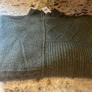 Women’s American Eagle sweater